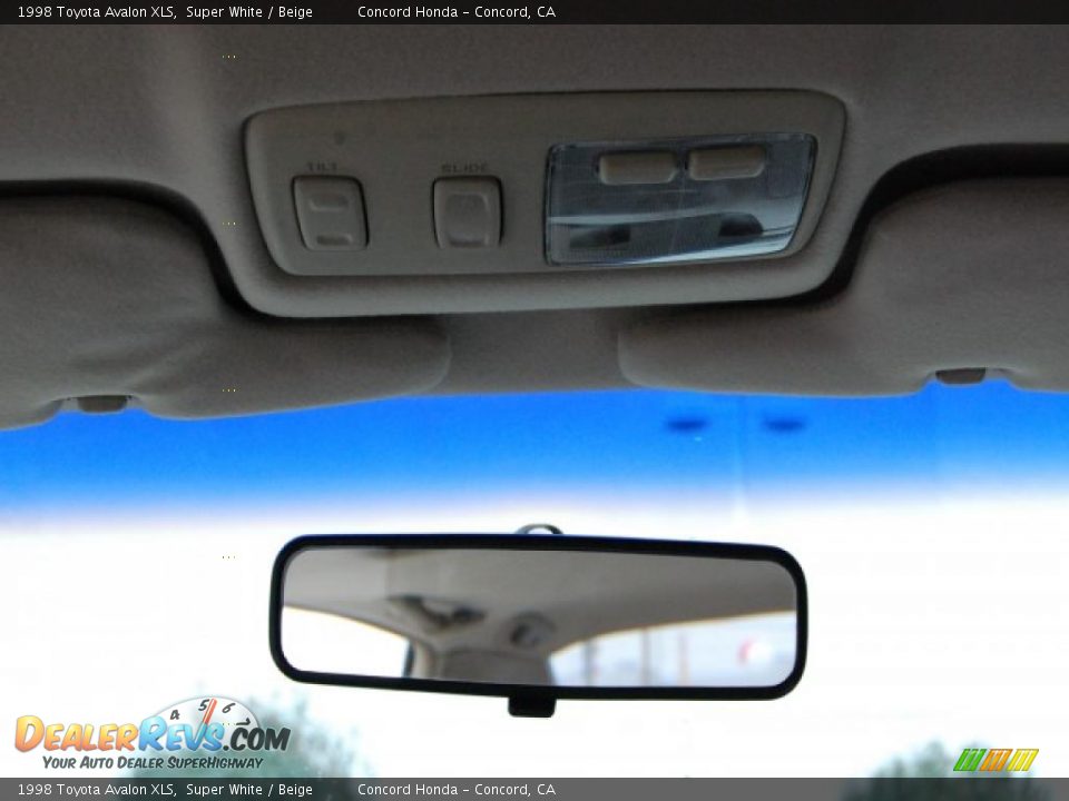 1998 Toyota Avalon XLS Super White / Beige Photo #14