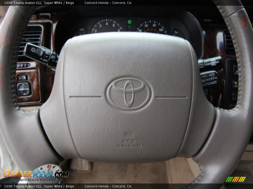 1998 Toyota Avalon XLS Super White / Beige Photo #20