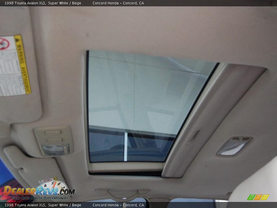 1998 Toyota Avalon XLS Super White / Beige Photo #22