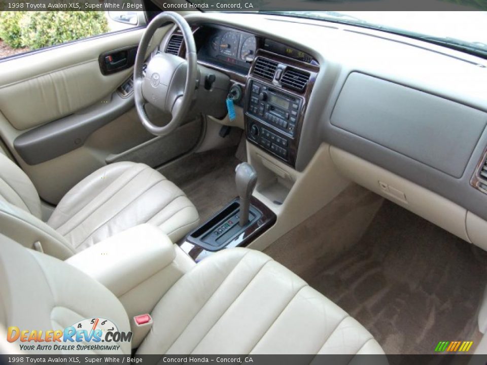 1998 Toyota Avalon XLS Super White / Beige Photo #24