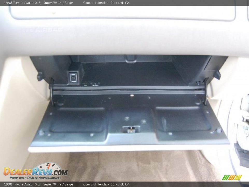 1998 Toyota Avalon XLS Super White / Beige Photo #26