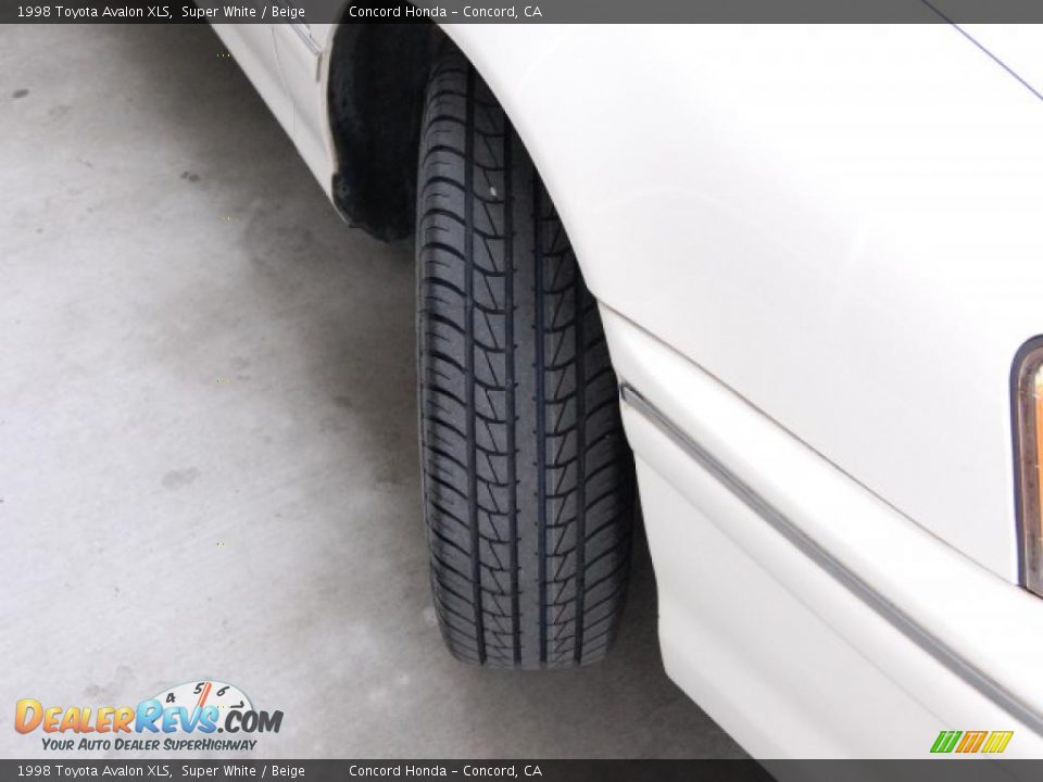 1998 Toyota Avalon XLS Super White / Beige Photo #29