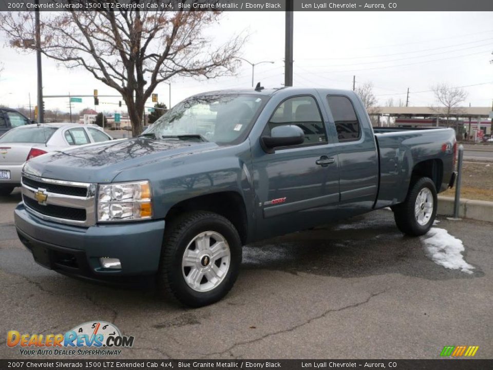 2007 Chevrolet Silverado 1500 LTZ Extended Cab 4x4 Blue Granite Metallic / Ebony Black Photo #3