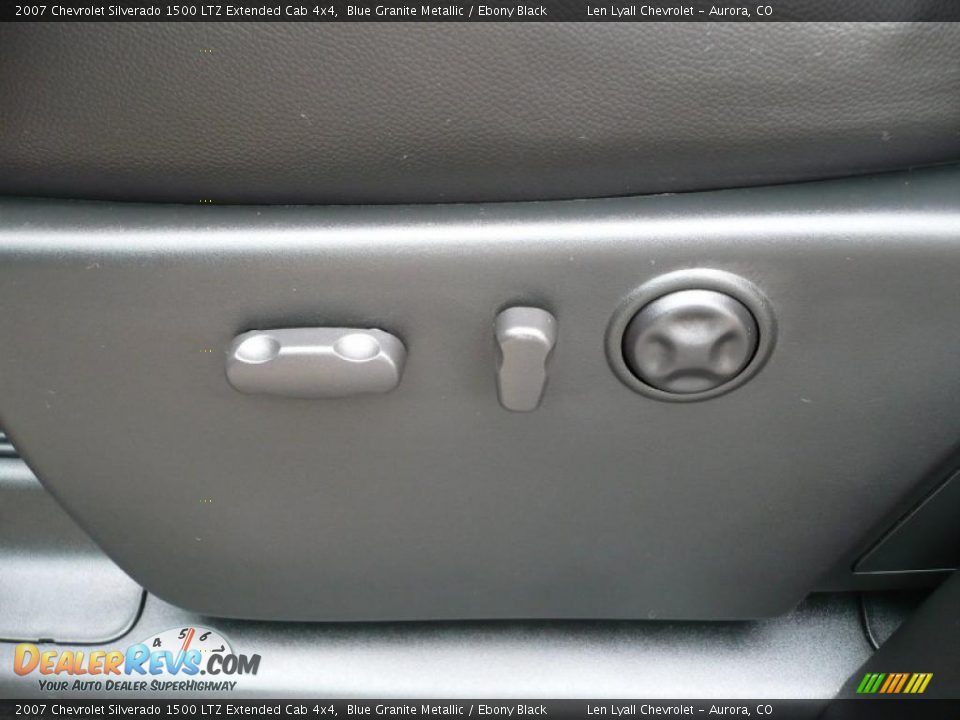 2007 Chevrolet Silverado 1500 LTZ Extended Cab 4x4 Blue Granite Metallic / Ebony Black Photo #25
