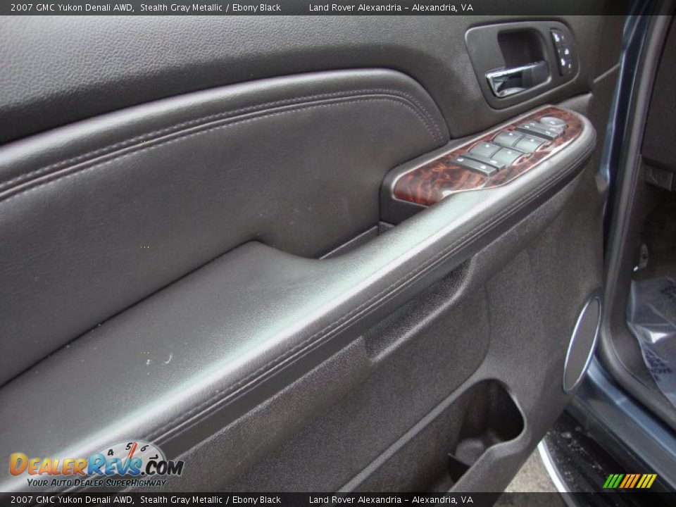 2007 GMC Yukon Denali AWD Stealth Gray Metallic / Ebony Black Photo #7