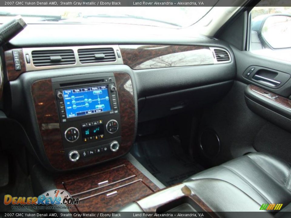 2007 GMC Yukon Denali AWD Stealth Gray Metallic / Ebony Black Photo #11