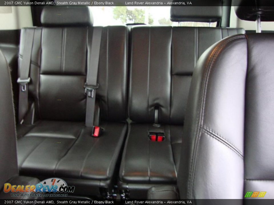 2007 GMC Yukon Denali AWD Stealth Gray Metallic / Ebony Black Photo #16