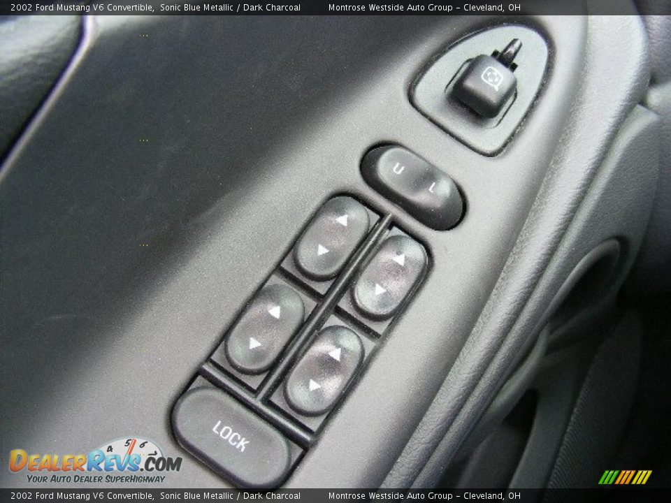 2002 Ford Mustang V6 Convertible Sonic Blue Metallic / Dark Charcoal Photo #23