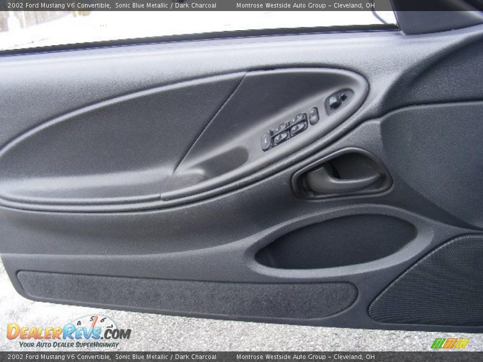 2002 Ford Mustang V6 Convertible Sonic Blue Metallic / Dark Charcoal Photo #24