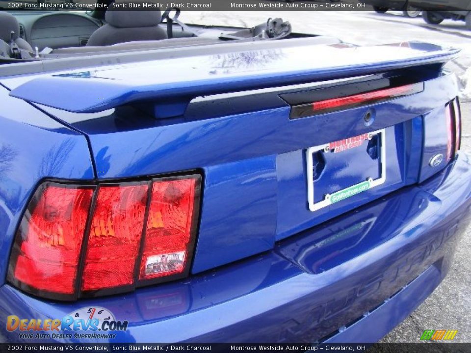 2002 Ford Mustang V6 Convertible Sonic Blue Metallic / Dark Charcoal Photo #26
