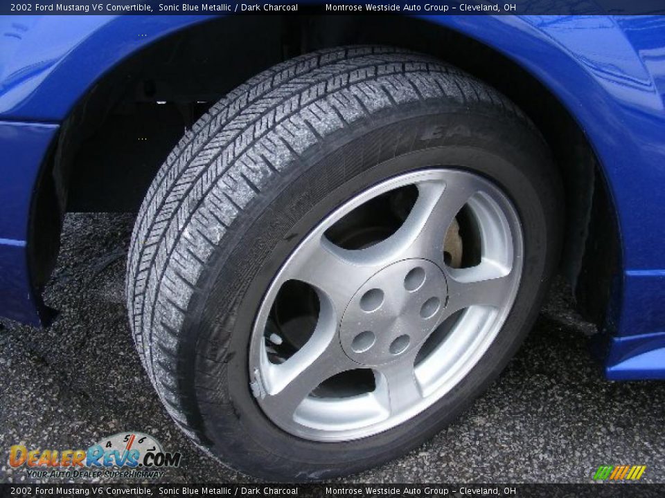 2002 Ford Mustang V6 Convertible Sonic Blue Metallic / Dark Charcoal Photo #28