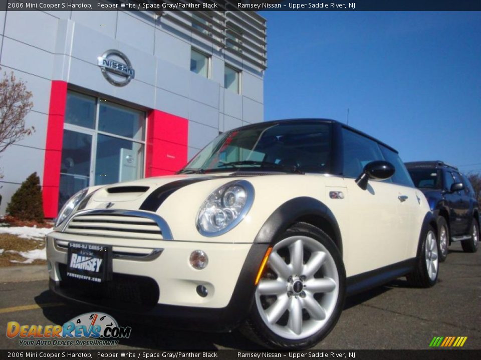 2006 Mini Cooper S Hardtop Pepper White / Space Gray/Panther Black Photo #1