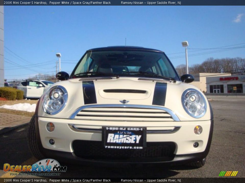 2006 Mini Cooper S Hardtop Pepper White / Space Gray/Panther Black Photo #2