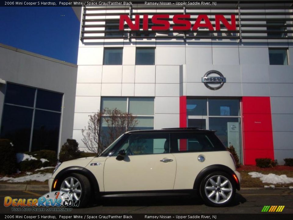2006 Mini Cooper S Hardtop Pepper White / Space Gray/Panther Black Photo #5