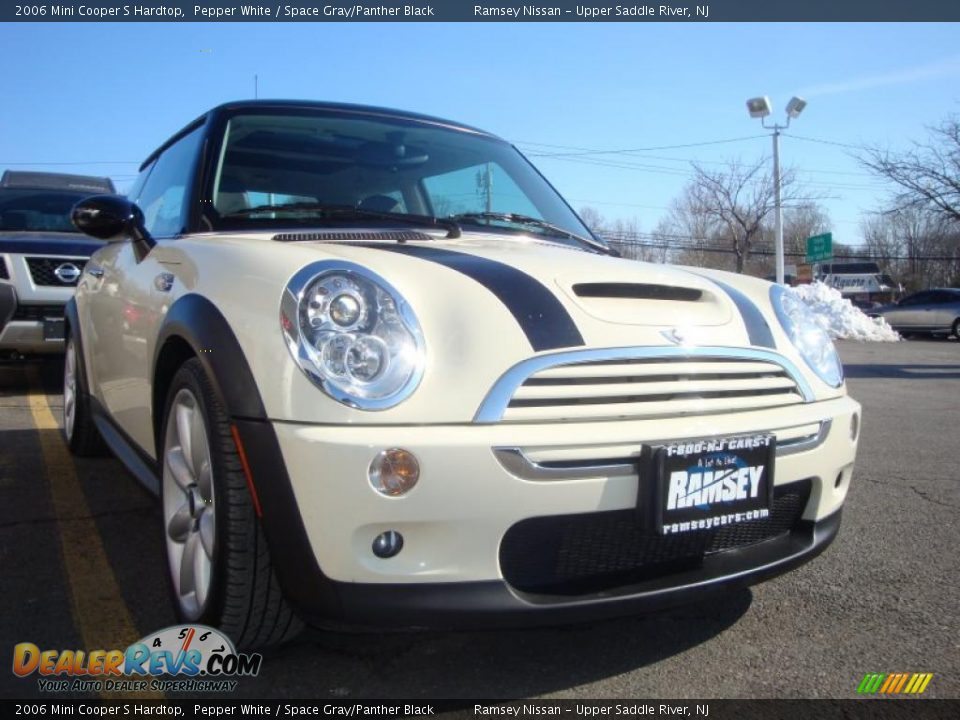 2006 Mini Cooper S Hardtop Pepper White / Space Gray/Panther Black Photo #14