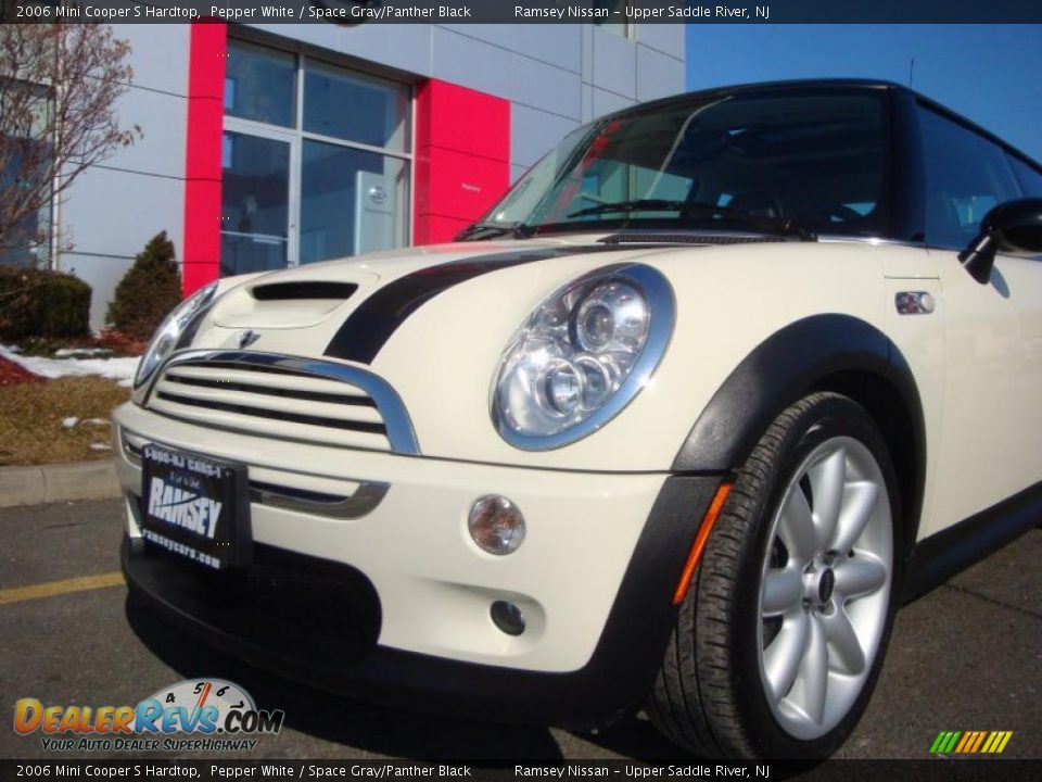 2006 Mini Cooper S Hardtop Pepper White / Space Gray/Panther Black Photo #16