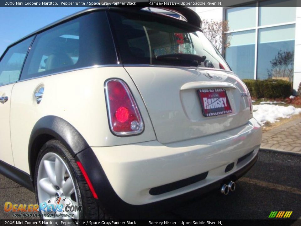 2006 Mini Cooper S Hardtop Pepper White / Space Gray/Panther Black Photo #18