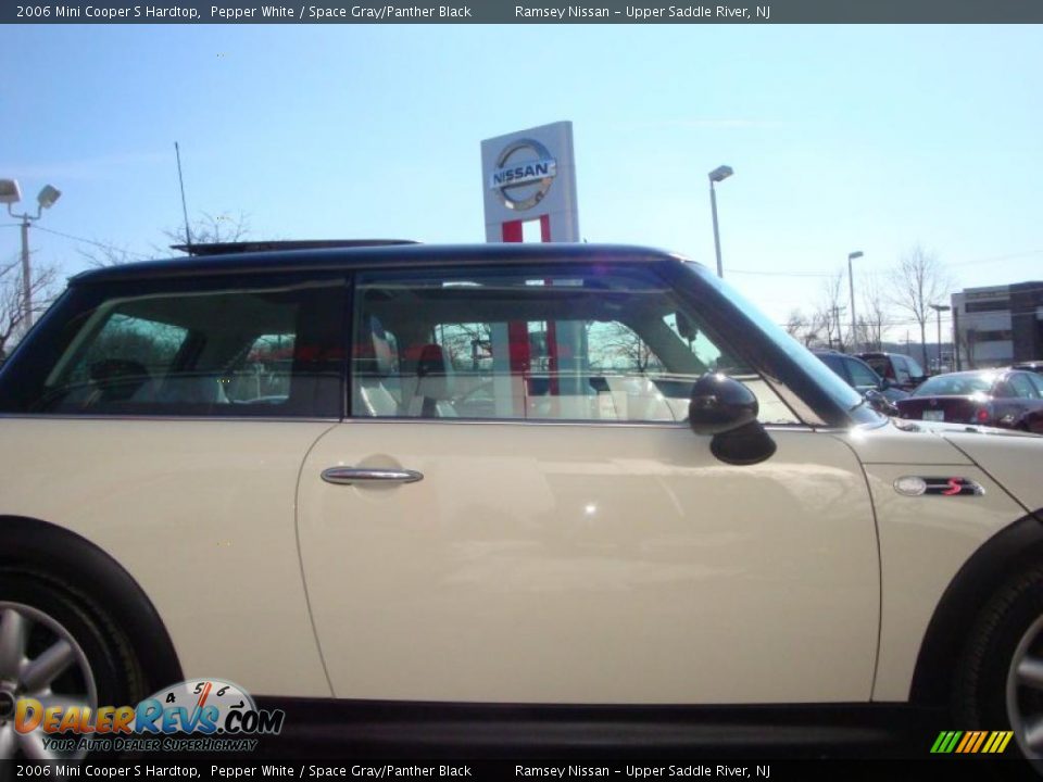 2006 Mini Cooper S Hardtop Pepper White / Space Gray/Panther Black Photo #21