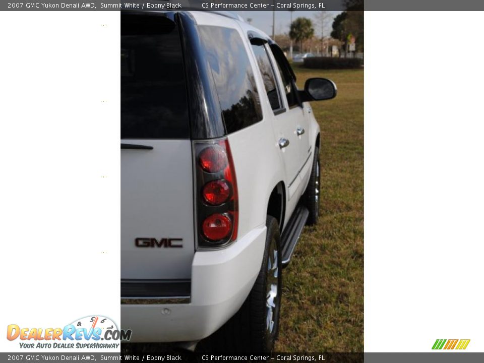 2007 GMC Yukon Denali AWD Summit White / Ebony Black Photo #13