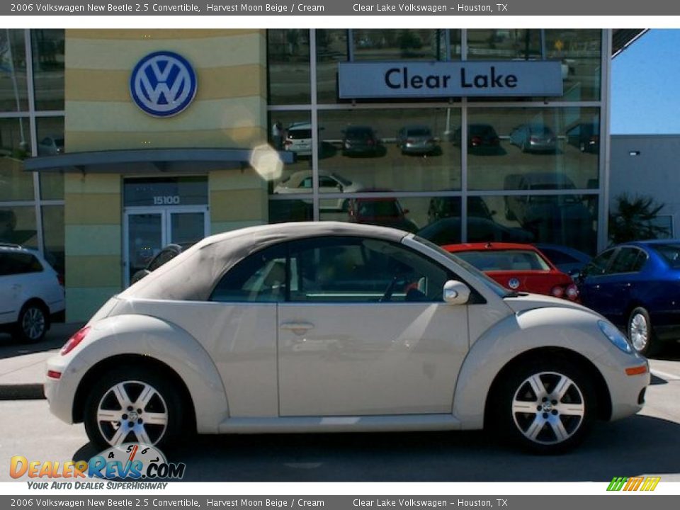 2006 Volkswagen New Beetle 2.5 Convertible Harvest Moon Beige / Cream Photo #4
