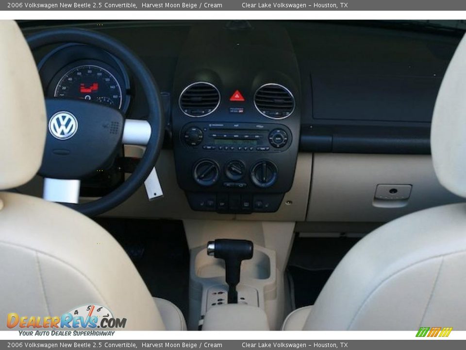 2006 Volkswagen New Beetle 2.5 Convertible Harvest Moon Beige / Cream Photo #6