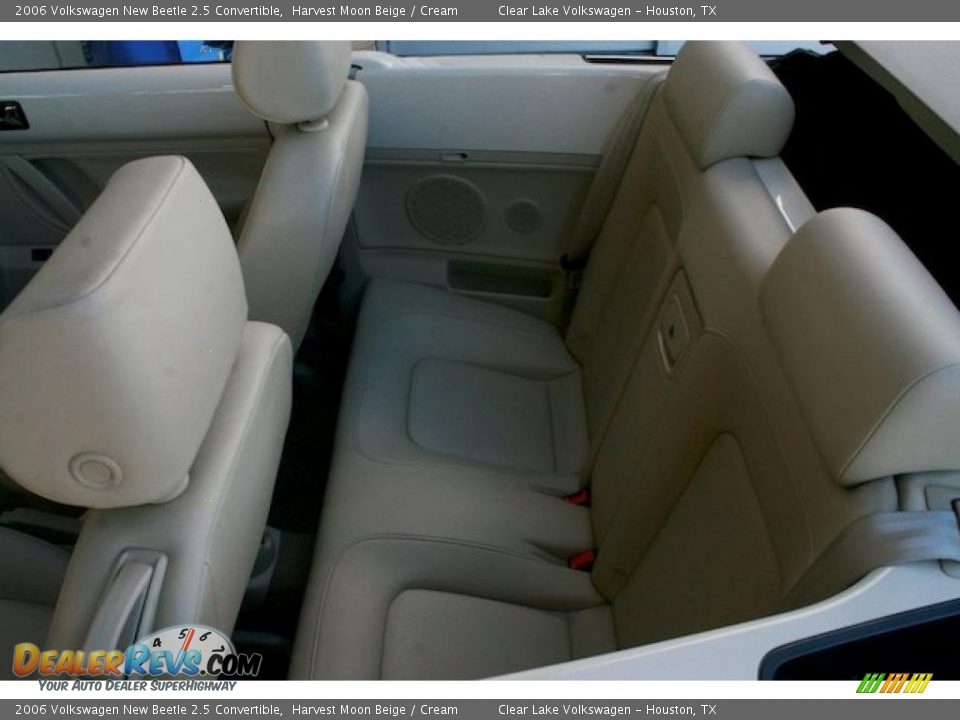 2006 Volkswagen New Beetle 2.5 Convertible Harvest Moon Beige / Cream Photo #8