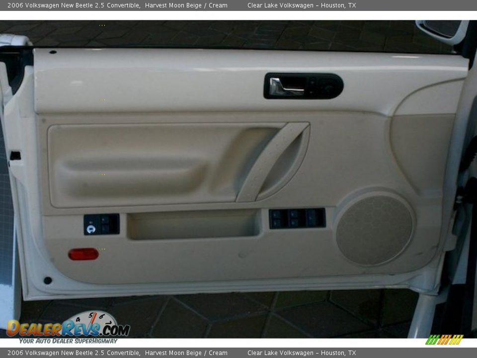2006 Volkswagen New Beetle 2.5 Convertible Harvest Moon Beige / Cream Photo #27
