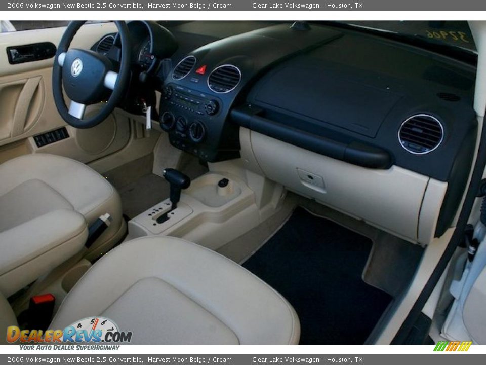 2006 Volkswagen New Beetle 2.5 Convertible Harvest Moon Beige / Cream Photo #32