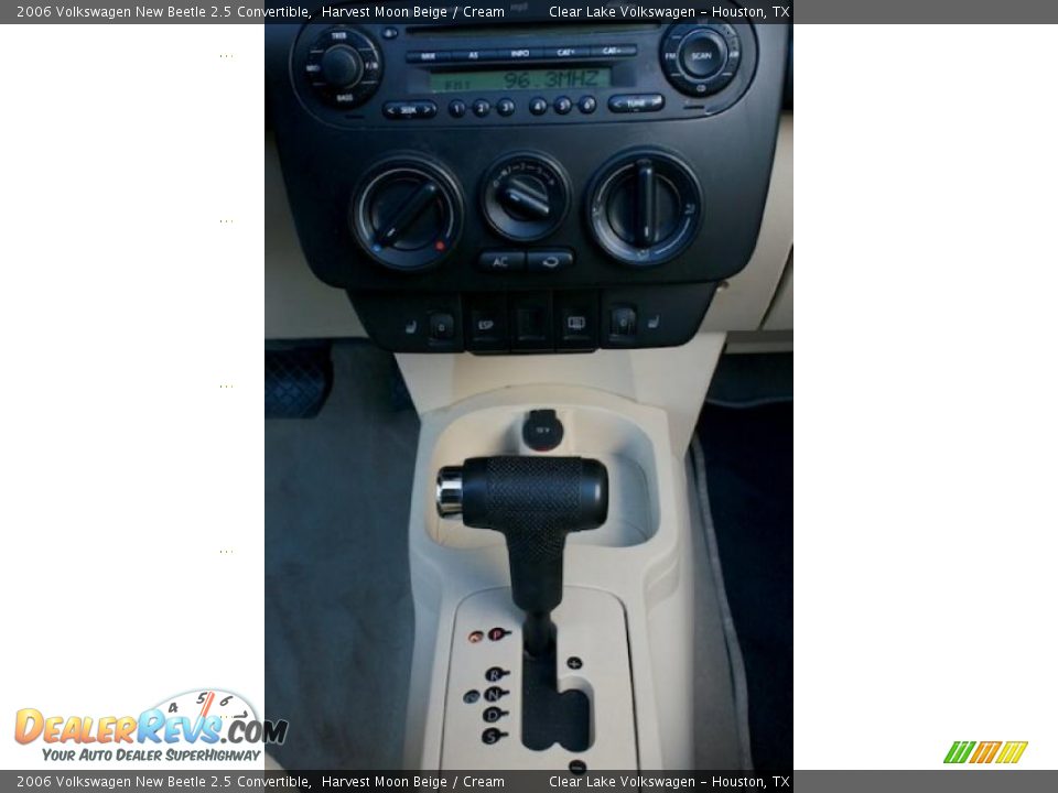 2006 Volkswagen New Beetle 2.5 Convertible Harvest Moon Beige / Cream Photo #35