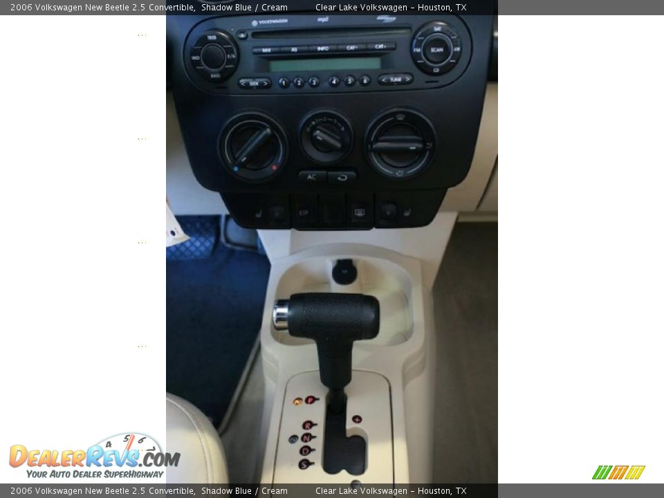 2006 Volkswagen New Beetle 2.5 Convertible Shadow Blue / Cream Photo #35