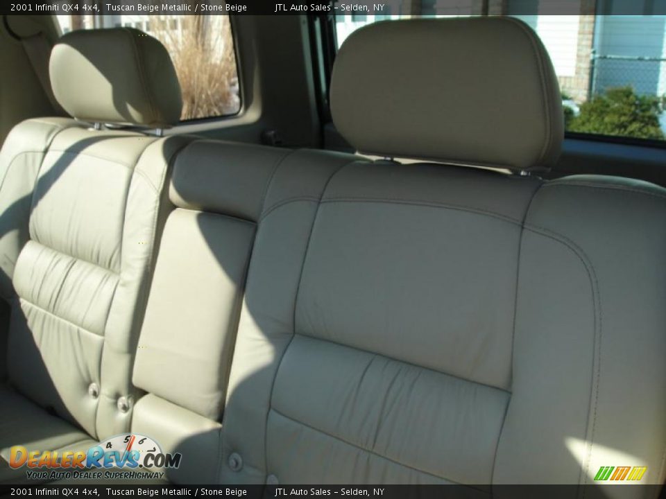 2001 Infiniti QX4 4x4 Tuscan Beige Metallic / Stone Beige Photo #17