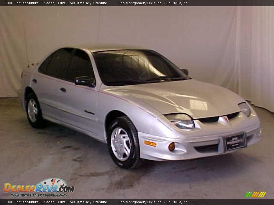 2000 Pontiac Sunfire SE Sedan Ultra Silver Metallic / Graphite Photo #2