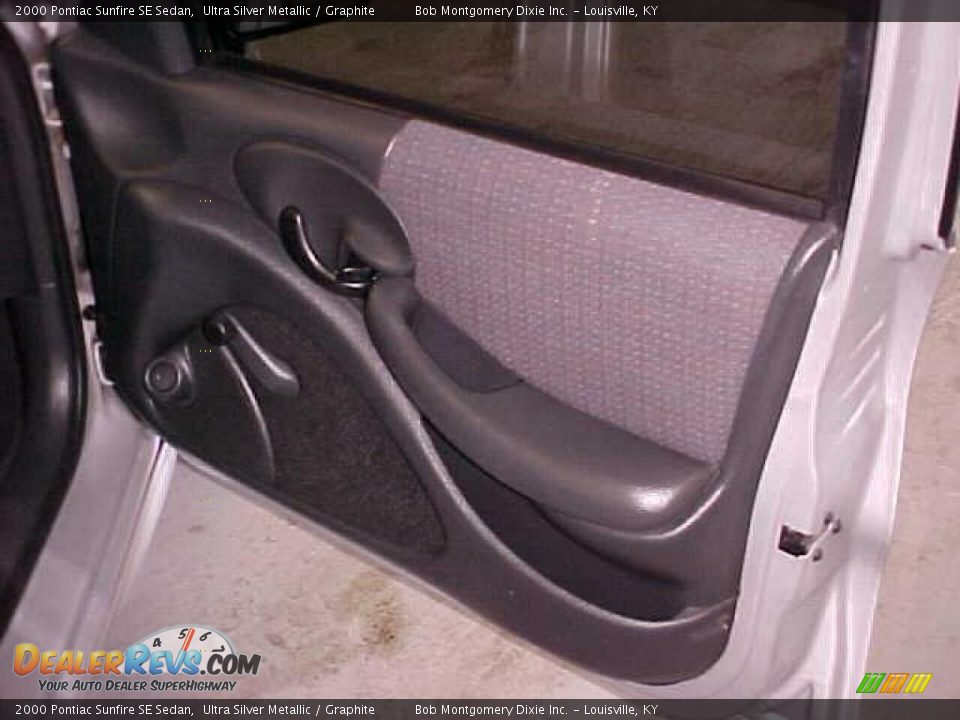 2000 Pontiac Sunfire SE Sedan Ultra Silver Metallic / Graphite Photo #5