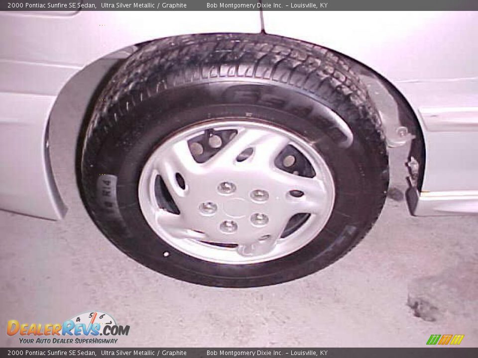 2000 Pontiac Sunfire SE Sedan Ultra Silver Metallic / Graphite Photo #7