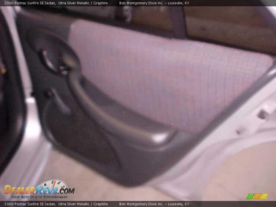 2000 Pontiac Sunfire SE Sedan Ultra Silver Metallic / Graphite Photo #8