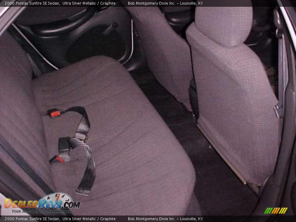 2000 Pontiac Sunfire SE Sedan Ultra Silver Metallic / Graphite Photo #9