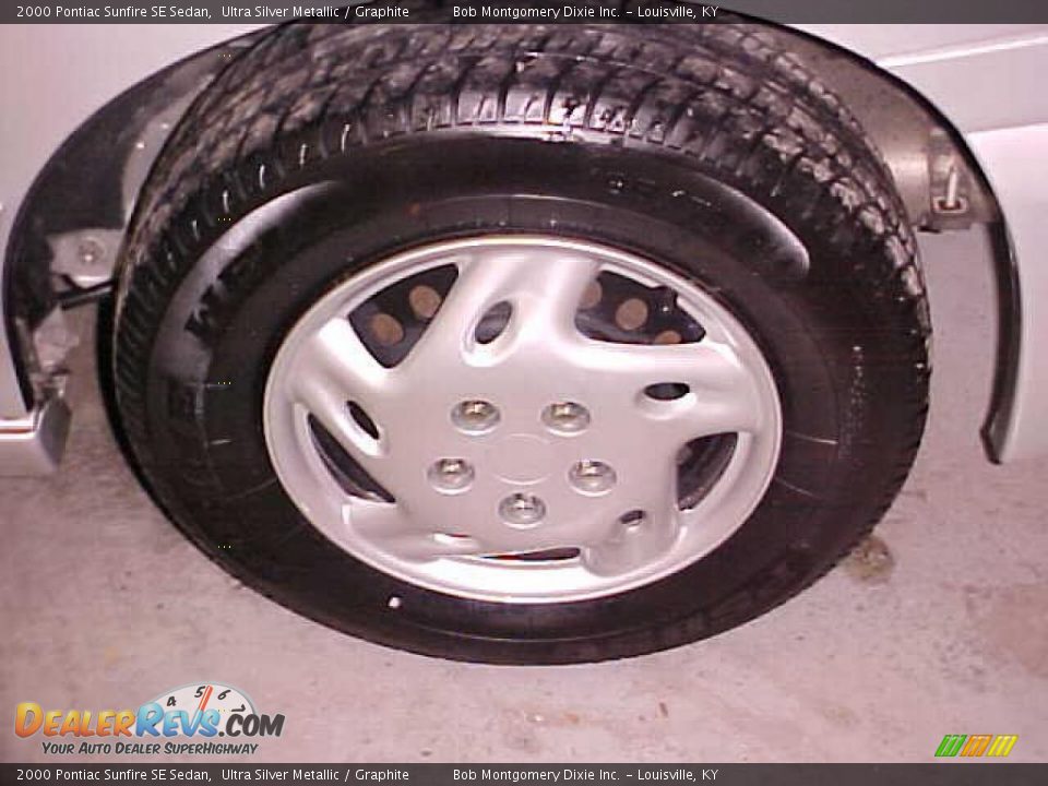 2000 Pontiac Sunfire SE Sedan Ultra Silver Metallic / Graphite Photo #12