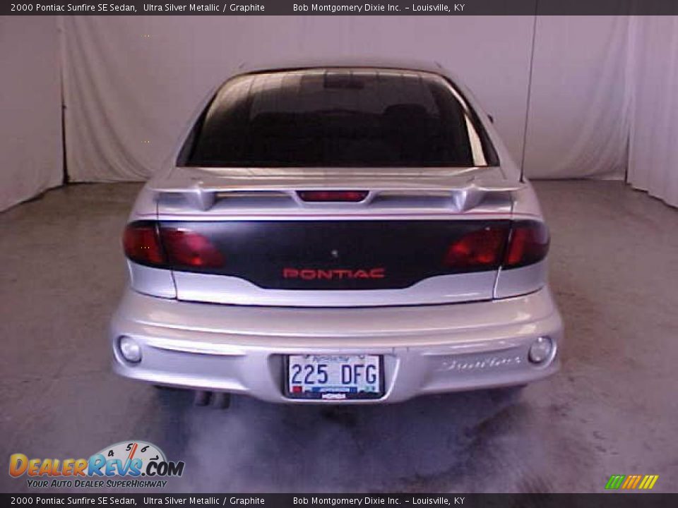 2000 Pontiac Sunfire SE Sedan Ultra Silver Metallic / Graphite Photo #21