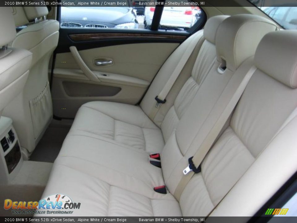 2010 BMW 5 Series 528i xDrive Sedan Alpine White / Cream Beige Photo #11
