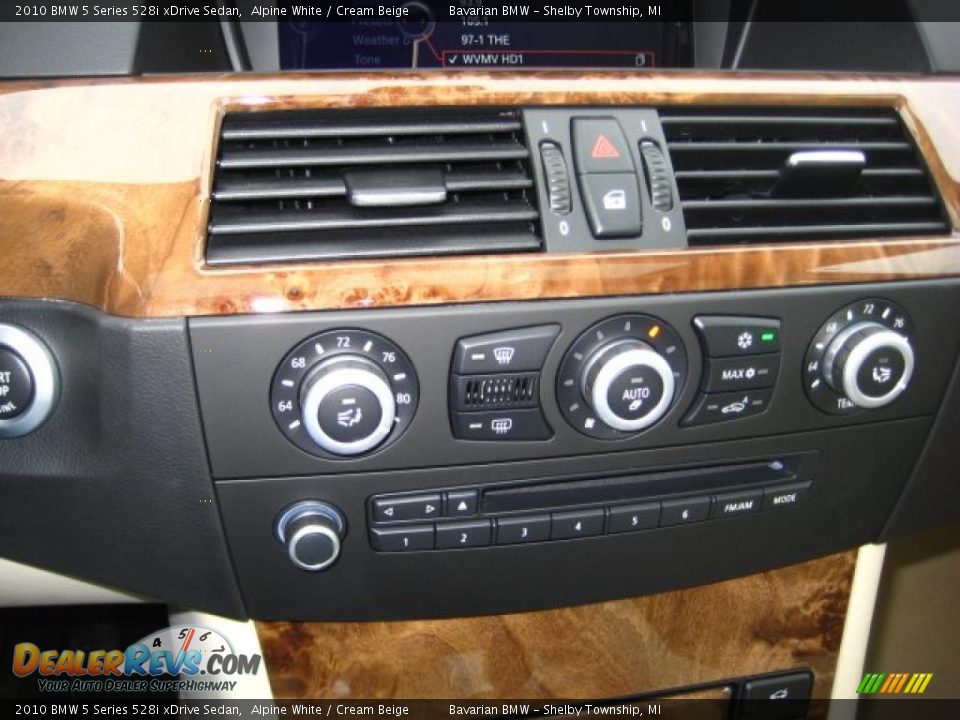 2010 BMW 5 Series 528i xDrive Sedan Alpine White / Cream Beige Photo #13