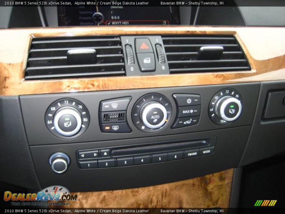 2010 BMW 5 Series 528i xDrive Sedan Alpine White / Cream Beige Dakota Leather Photo #13