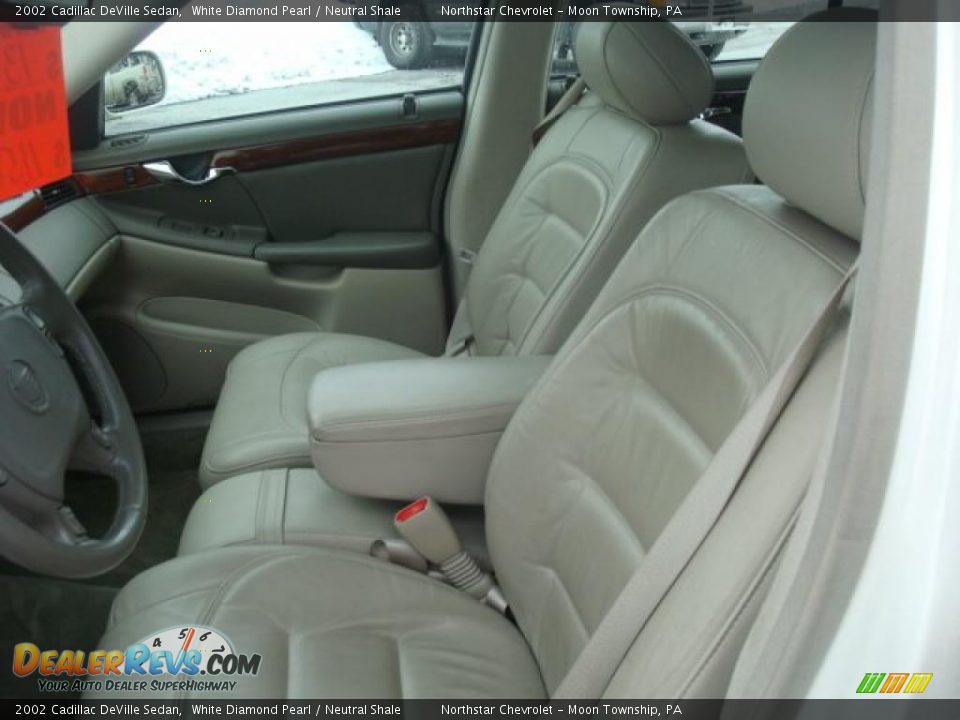 2002 Cadillac DeVille Sedan White Diamond Pearl / Neutral Shale Photo #10