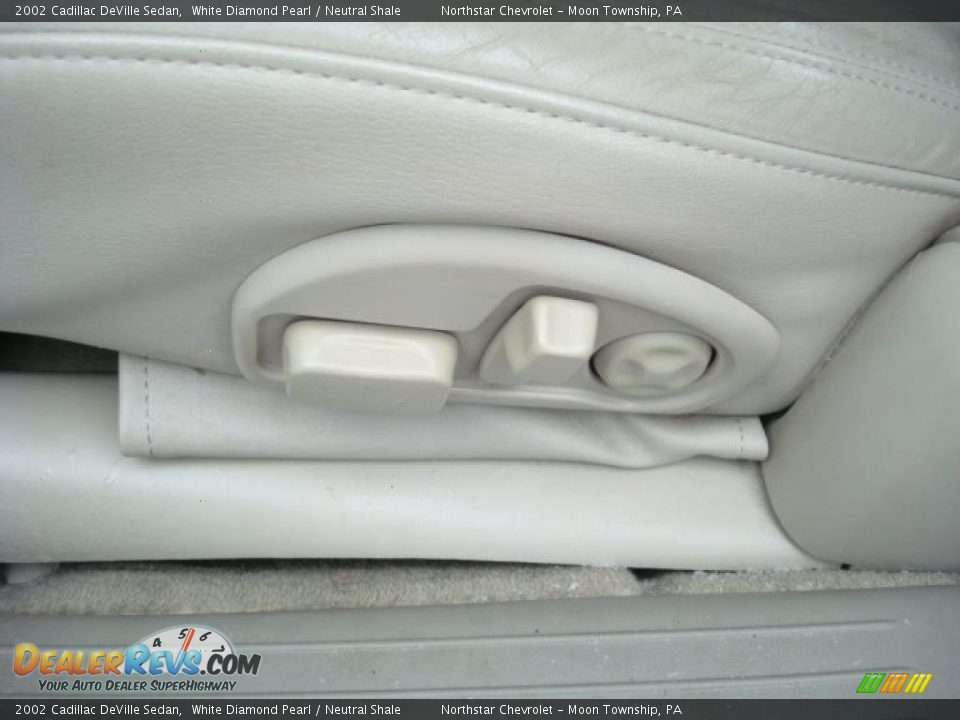 2002 Cadillac DeVille Sedan White Diamond Pearl / Neutral Shale Photo #15