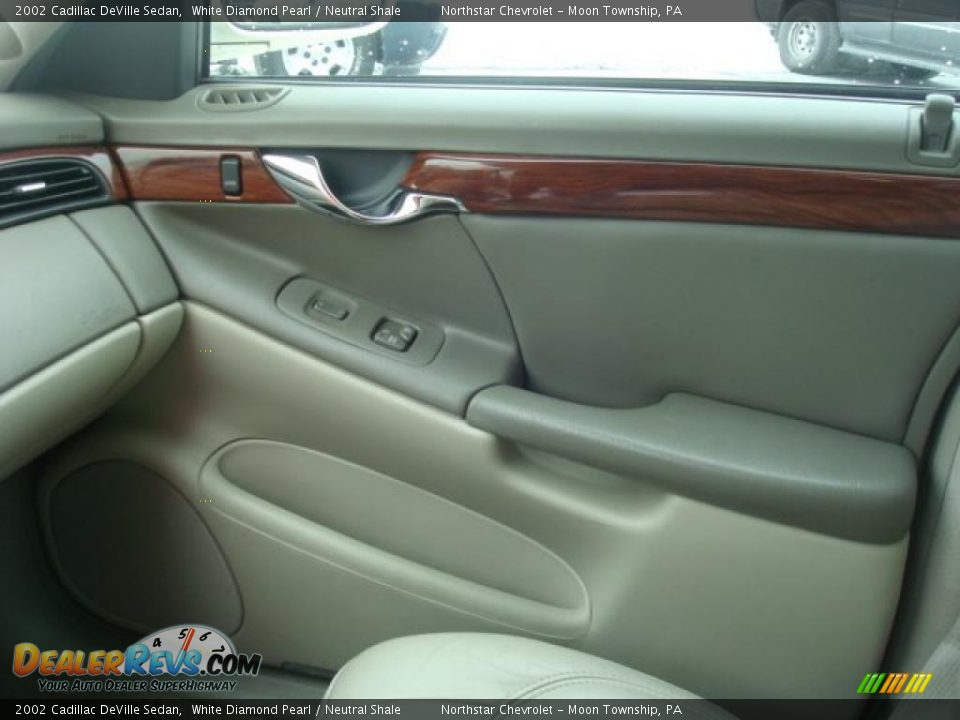 2002 Cadillac DeVille Sedan White Diamond Pearl / Neutral Shale Photo #17