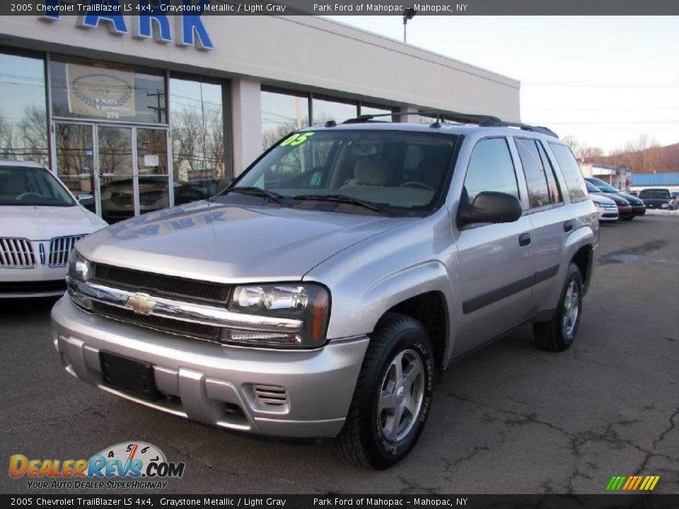 2005 Chevrolet TrailBlazer LS 4x4 Graystone Metallic / Light Gray Photo #2