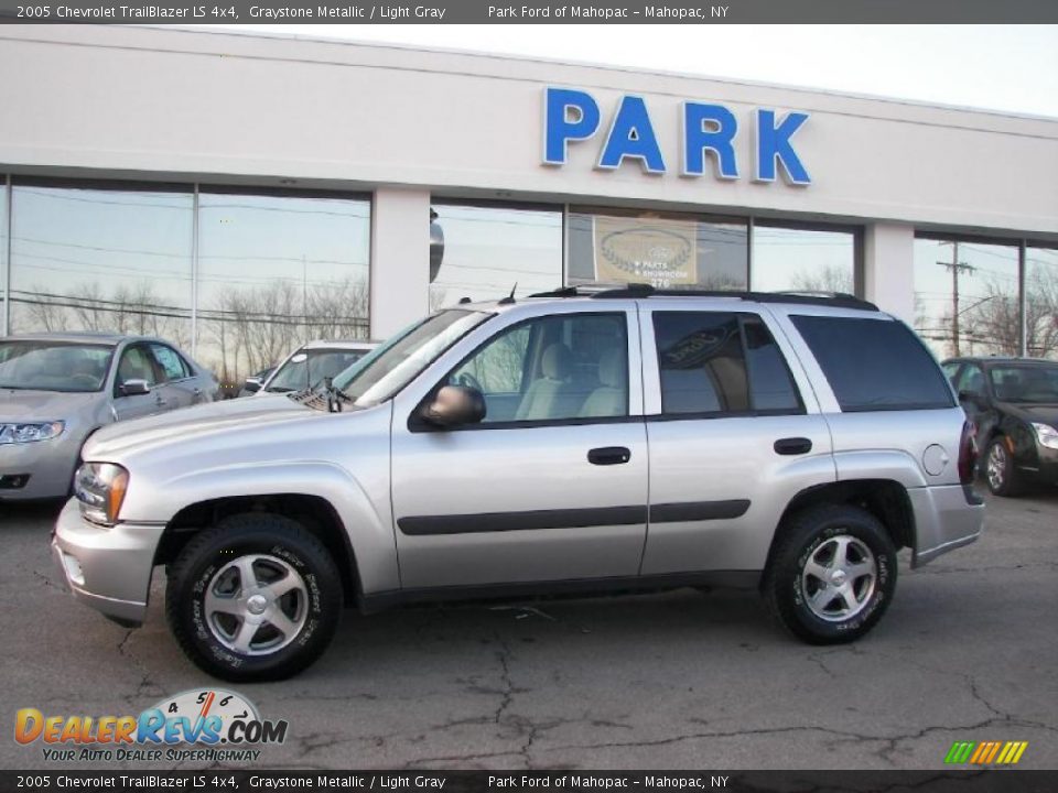 2005 Chevrolet TrailBlazer LS 4x4 Graystone Metallic / Light Gray Photo #5