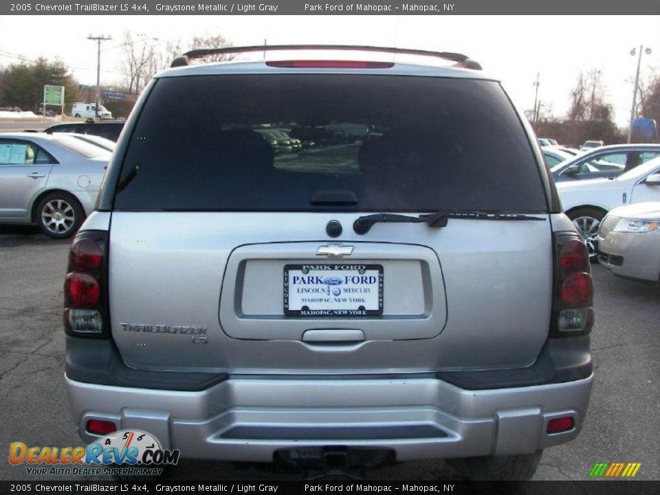 2005 Chevrolet TrailBlazer LS 4x4 Graystone Metallic / Light Gray Photo #7