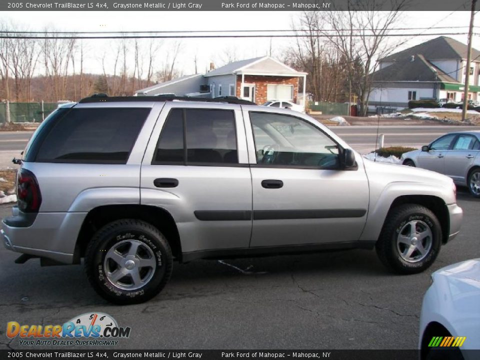 2005 Chevrolet TrailBlazer LS 4x4 Graystone Metallic / Light Gray Photo #9