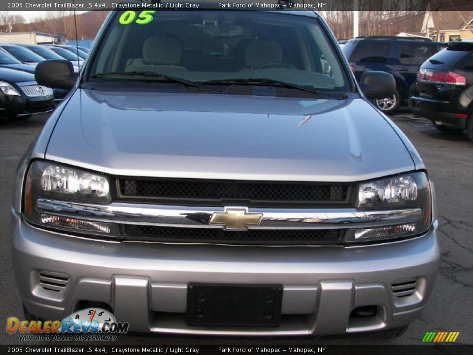 2005 Chevrolet TrailBlazer LS 4x4 Graystone Metallic / Light Gray Photo #10