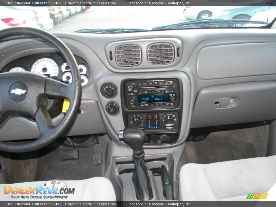 2005 Chevrolet TrailBlazer LS 4x4 Graystone Metallic / Light Gray Photo #15